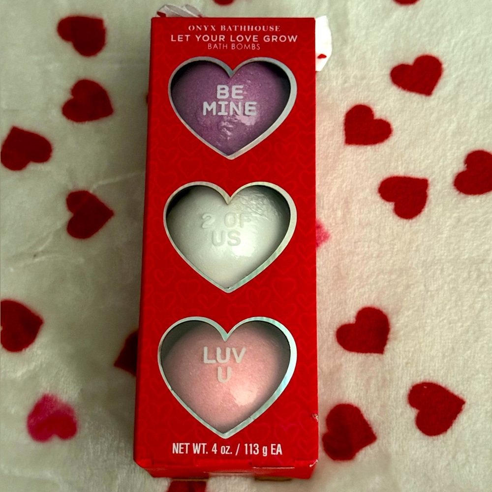 Onyx Bathhouse 3pk Valentine Bath bombs! Conversation heart design! New & sealed